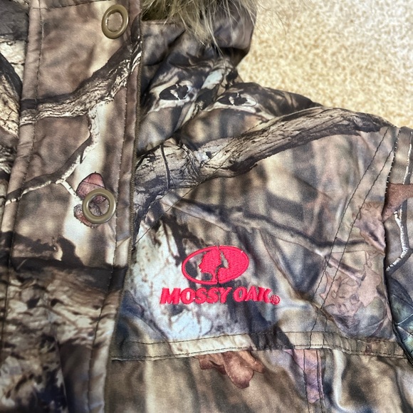 Mossy Oak Women’s Camouflage Puffer Coat with Faux Fur - Picture 2 of 11